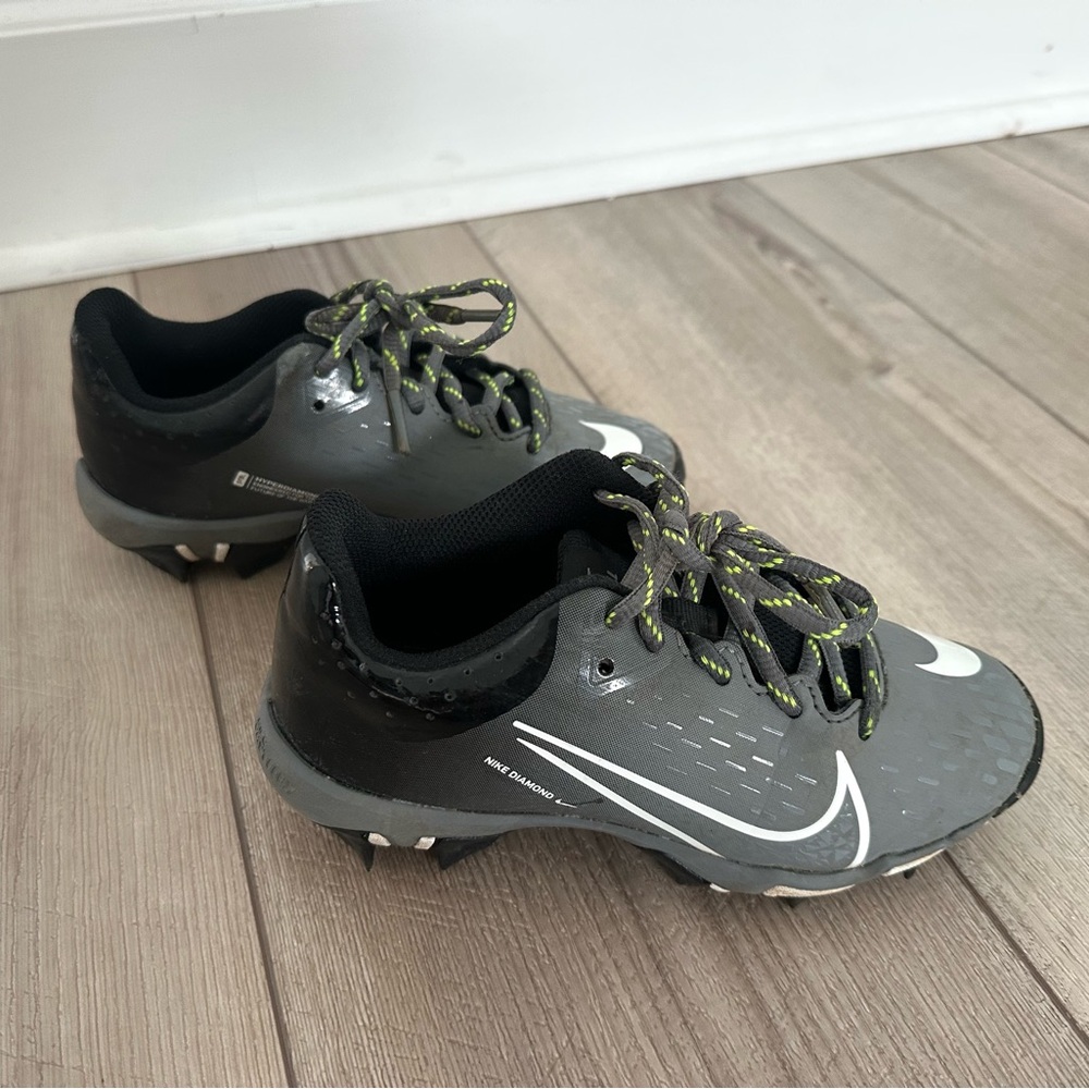 Nike Kids baseball cleats in Black and Gray